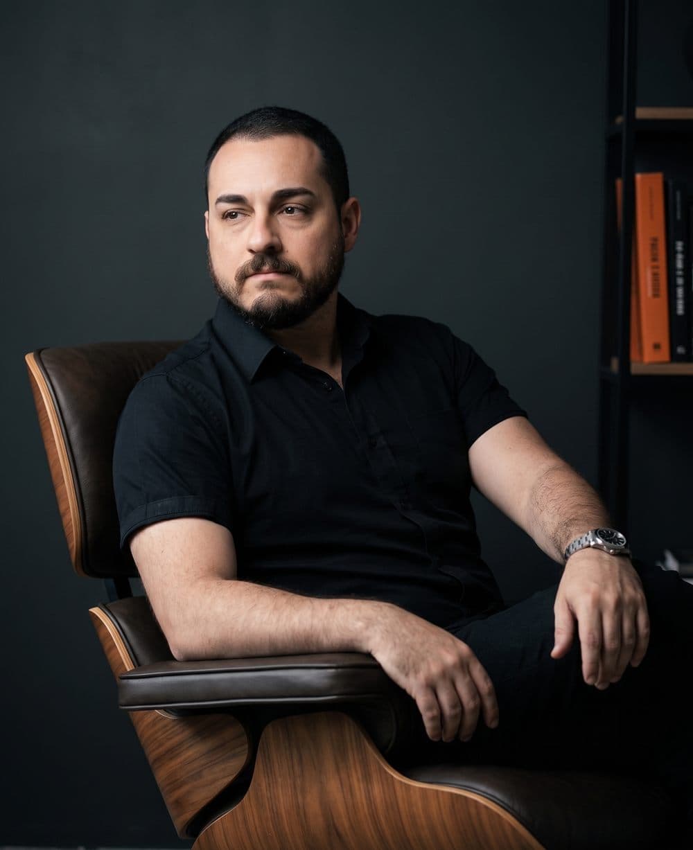 Paulo Rocha, fundador-estrategista do Rocha Fluida, em sua sala de trabalho