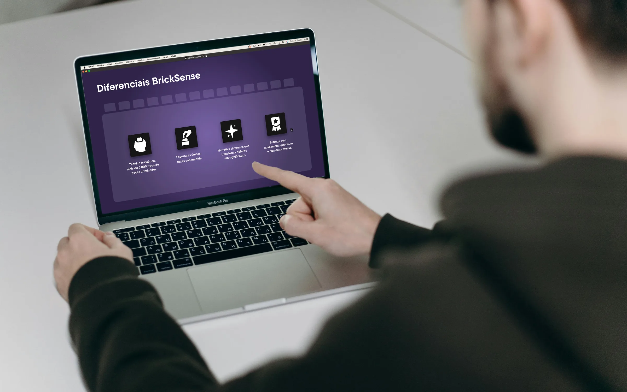 A tela de diferenciais da BrickSense, com os ícones autorais em fundo roxo